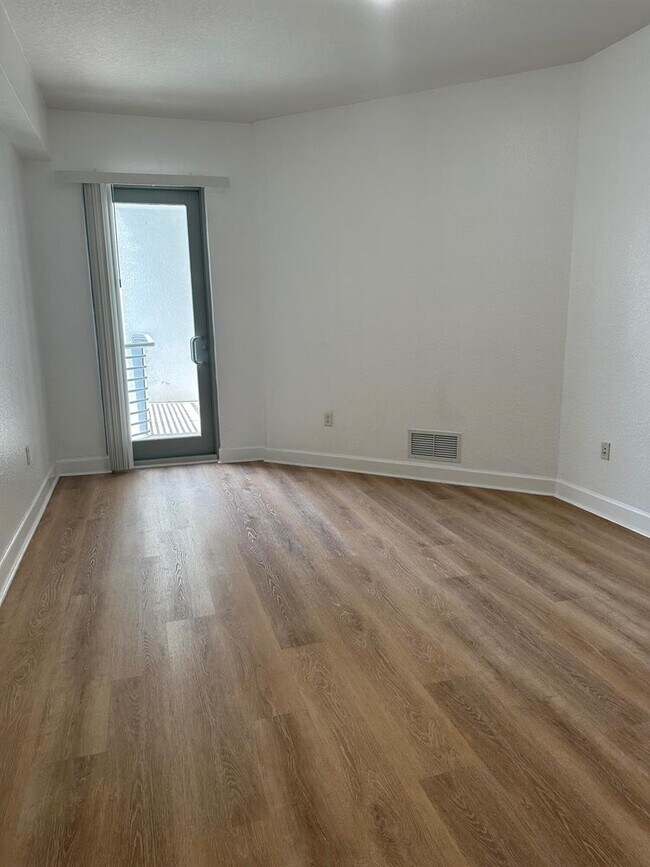 Foto del edificio - 1830 Radius Dr