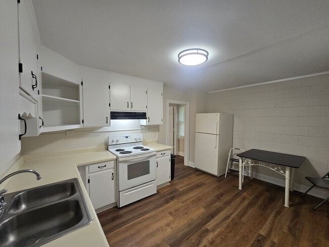 Building Photo - This Basement Retreat Might Be Your Perfect Match - Utilities Included!