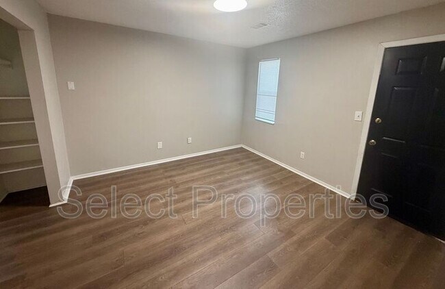 Foto del edificio - 4809 Samantha Ave
