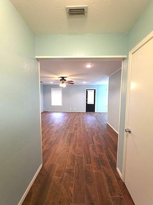 Building Photo - Charming Home in the Heart of Whitehouse!