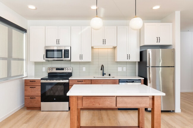 Building Photo - Irwin North