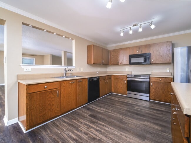 Building Photo - 910 Torsion Lane