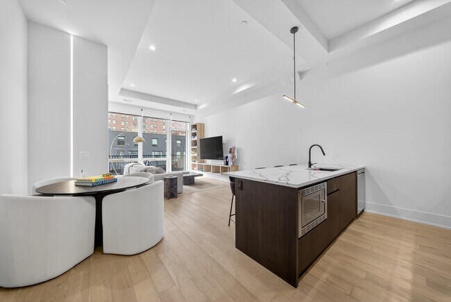 Foto del edificio - 318 W Grand Ave
