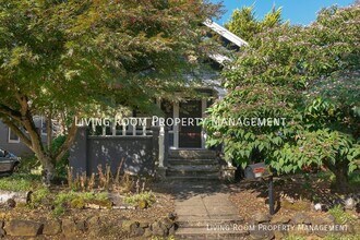 Building Photo - 5119 NE 27th Ave