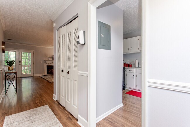 Entryway - 1904 Shenandoah Valley Ln SE