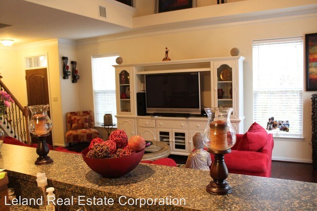 Building Photo - 449 Green Meadow Dr