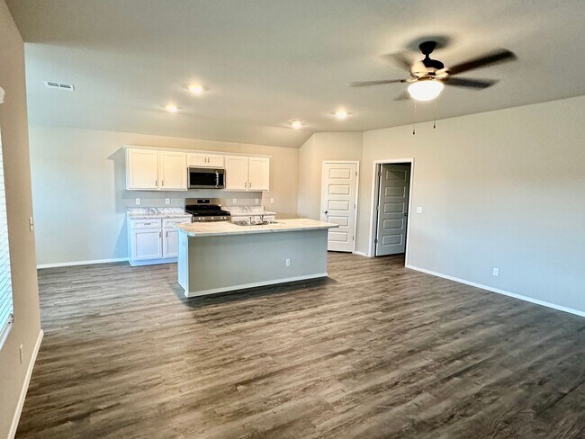 Foto del edificio - 4 bedroom 2 bath 2 car garage - Bixby Schools
