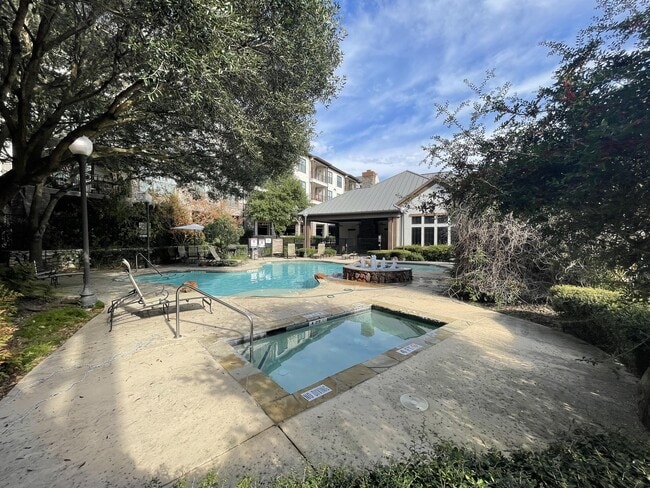 Foto del edificio - 7342 Oak Manor Dr