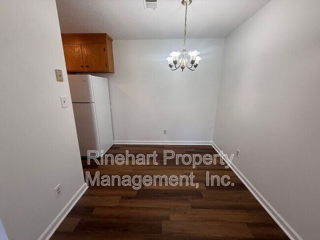 Foto del edificio - 1100 Chandler Dr