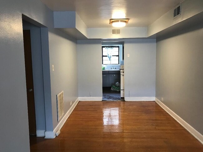 SEPARATED_DINNINGROOM_1 - 2820 W Rosemont Ave