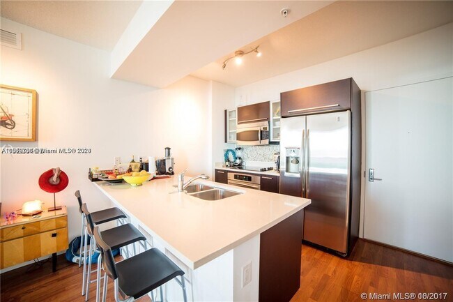 Foto del edificio - 333 NE 24th St