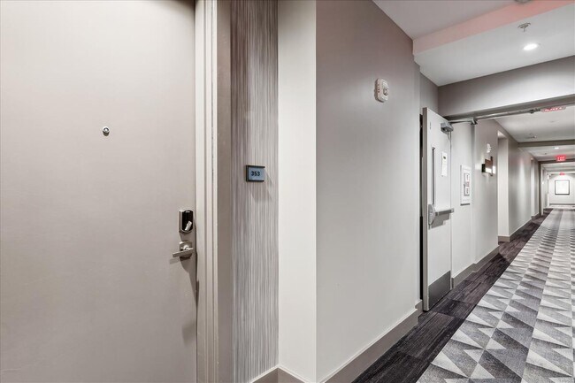 Building Photo - 145 Riverhaven Dr