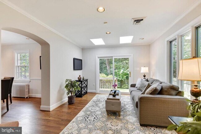 Foto del edificio - 8222 Larry Pl