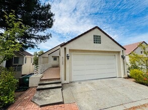 Building Photo - 6120 Lakeview Cir