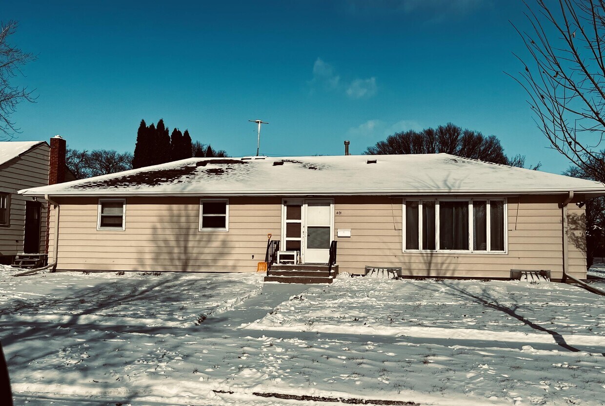 Foto principal - 401 Oakland Ave S