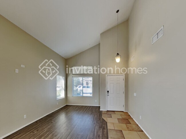 Building Photo - 6627 W Hughes Dr