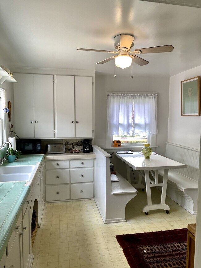 Foto del edificio - 656 Grand Ave