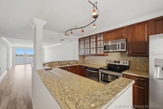 Building Photo - 3901 S Flagler Dr
