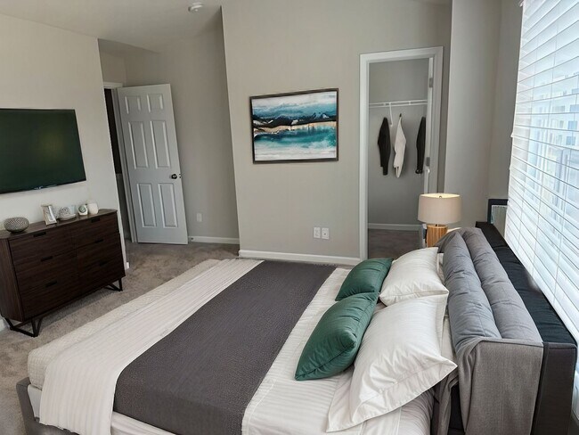 Building Photo - 2942 W New York St