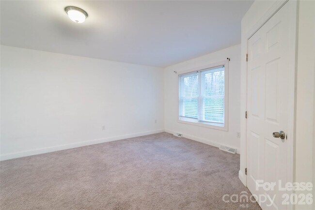 Foto del edificio - 284 Stanley Spencer Mountain Rd