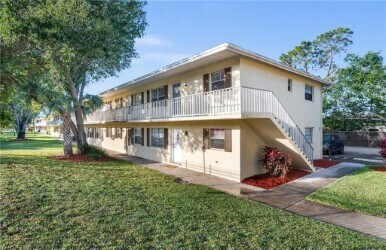 Foto del edificio - Poinciana Apartments