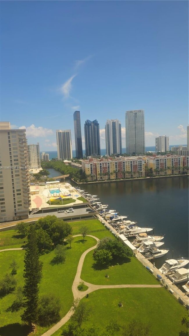Foto del edificio - 290 174th St St