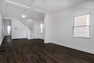 Building Photo - 410 E Beecher St