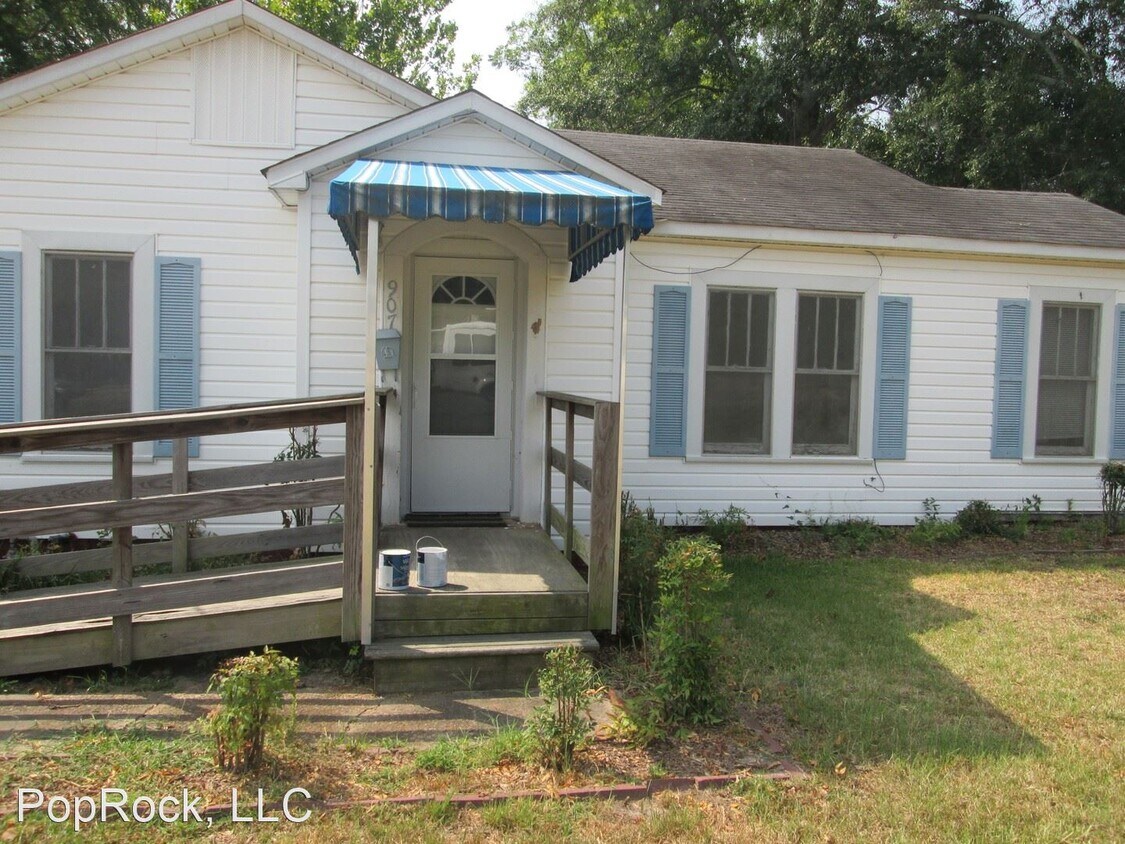 Primary Photo - 3 br, 1 bath House - 907 W. California Avenue