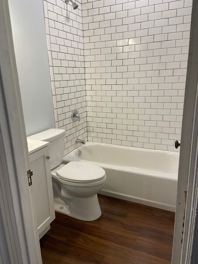 Foto del edificio - 4044 Russell Blvd