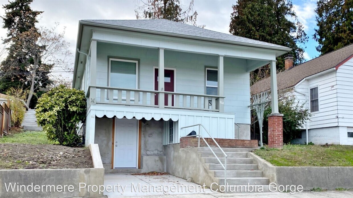 2 br, 1 bath House 214 E 12th St House Rental in The Dalles, OR