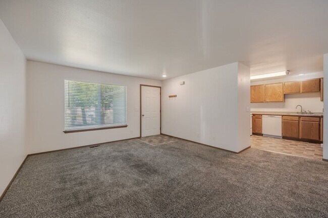 Foto del edificio - 2 bed 1 bath Duplex