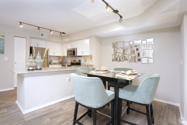 Photo - The Lakes at Deerfield Apartments