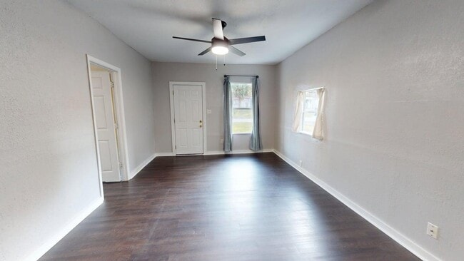 Foto del edificio - 112 S Chandler Ave