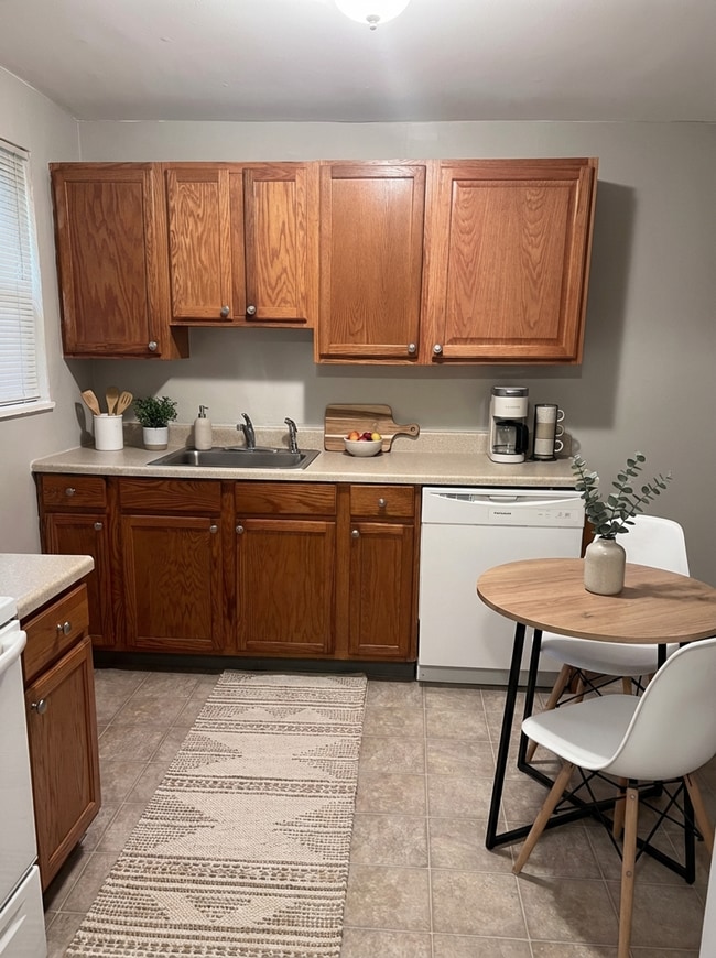Building Photo - Jameson Townhomes