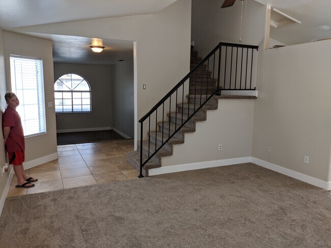 Foto del edificio - 3755 E Broadway Rd