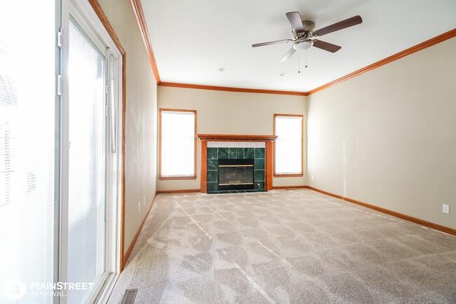 Building Photo - 1106 NW Woodlynne Dr, Blue Springs, MO 64015