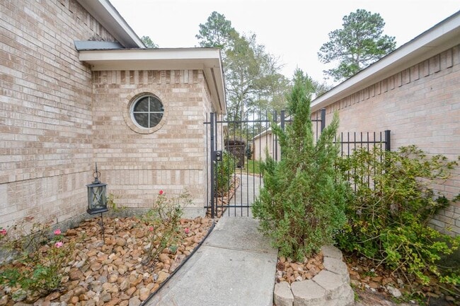 Building Photo - 106 E Foxbriar Forest Cir