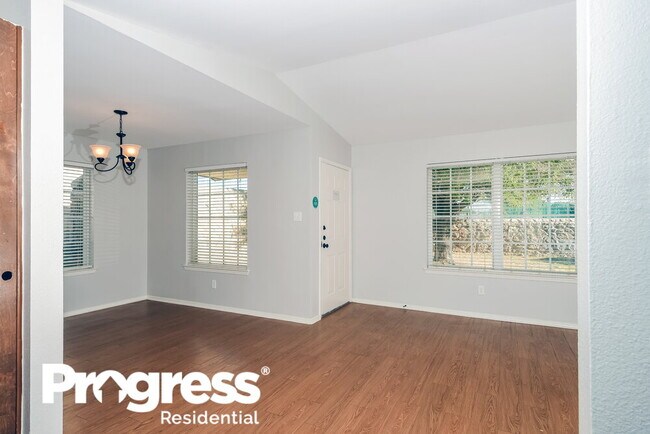 Building Photo - 4716 Loma Bonita Dr