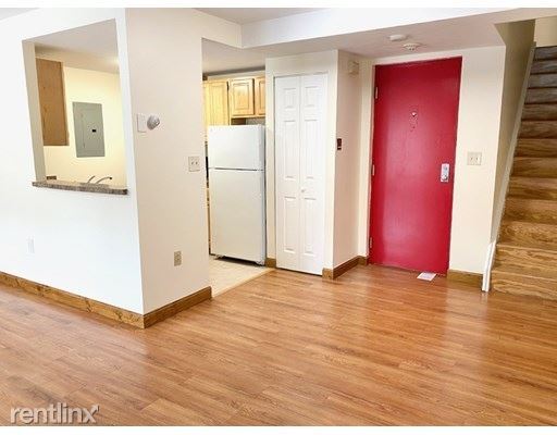 Building Photo - 3 br, 1 bath Condo - 400 Massachusetts Ave