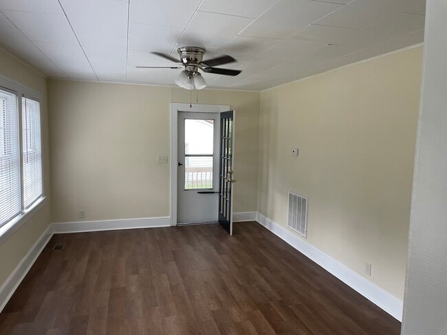 Building Photo - 504 Pearces Rd