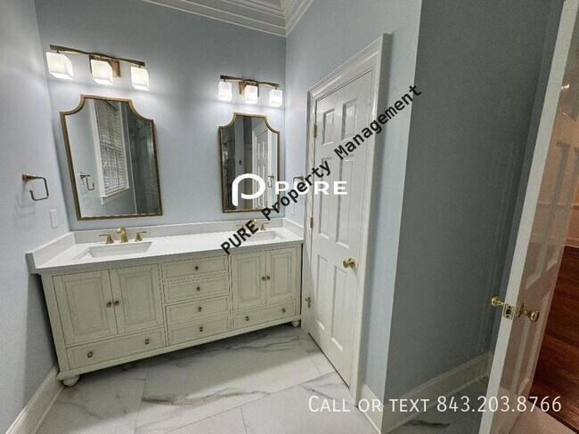 Building Photo - Stunning Home in Wharf Indigo!!