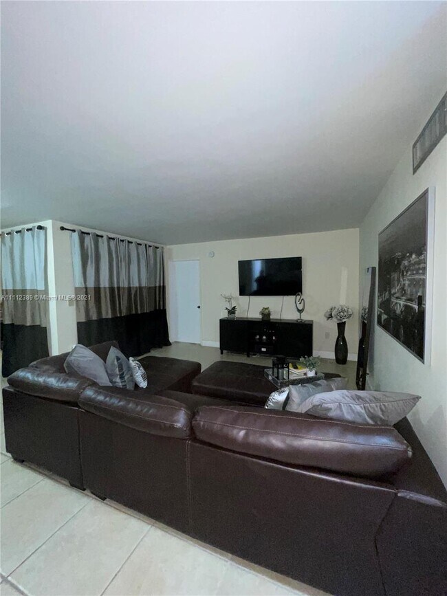 Foto del edificio - 8810 SW 123rd Ct