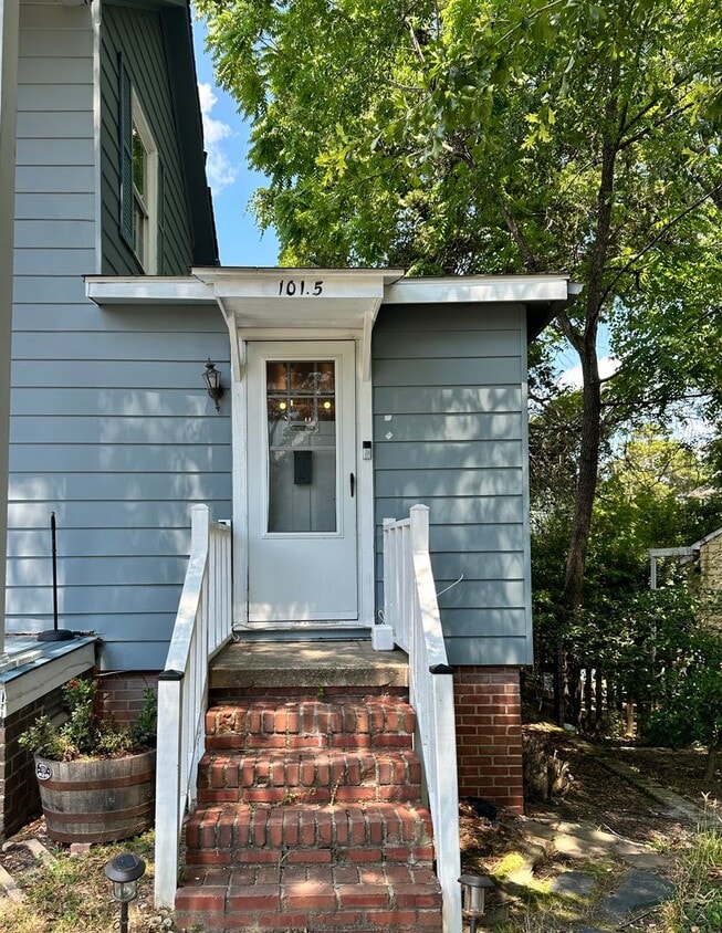 Unit for rent off of Griffin Avenue! Avail... - Unit for rent off of Griffin Avenue! Avail...