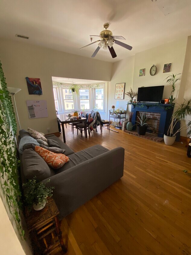 Primary Photo - 909 W Grace St