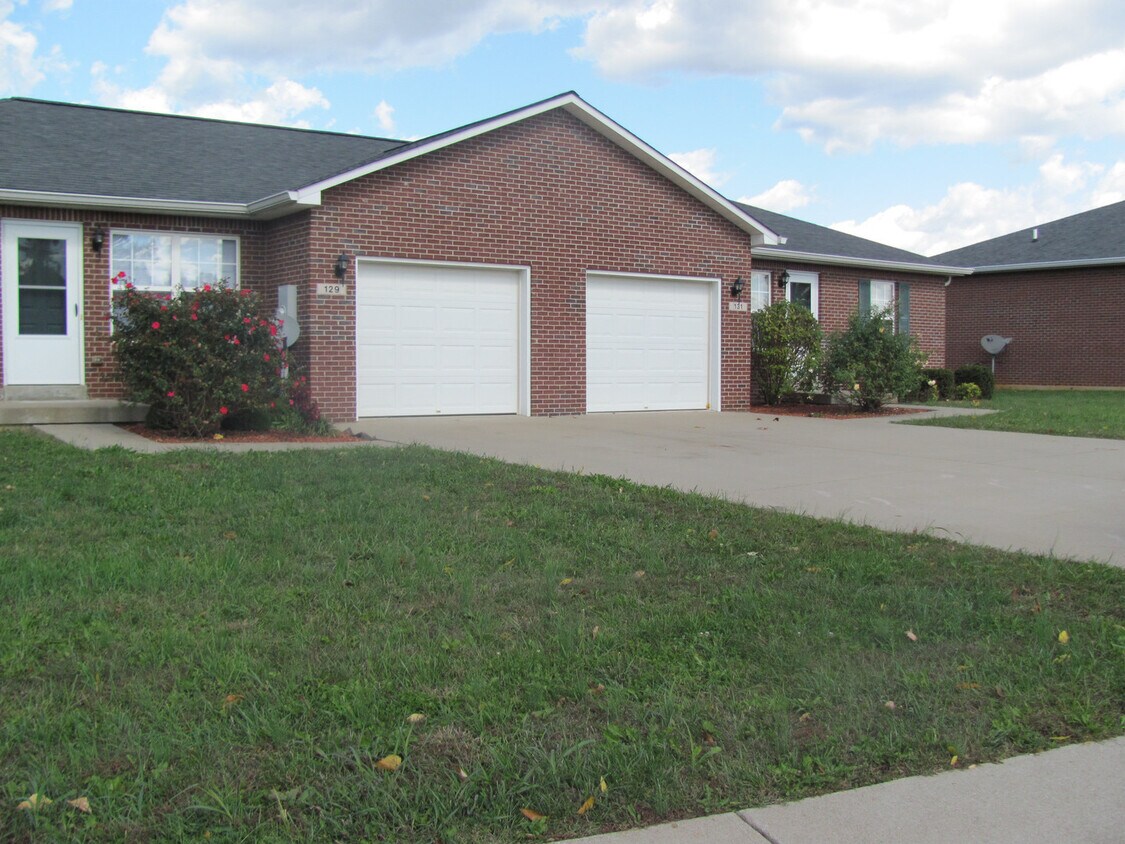 Primary Photo - 108 Croghan Way