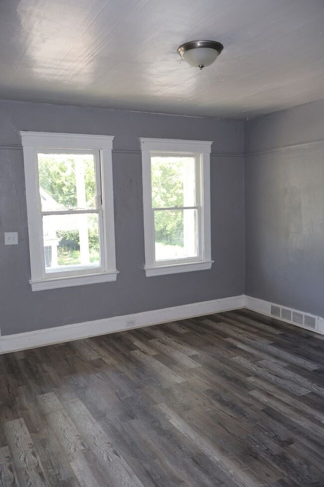 Building Photo - 6812 Whitney Ave