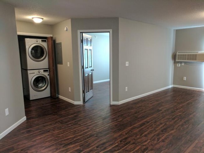 Building Photo - 1 bedroom in Alexandria MN 56308