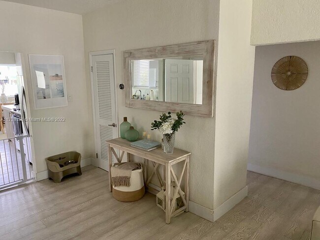 Foto del edificio - 2311 SW 22nd Ter