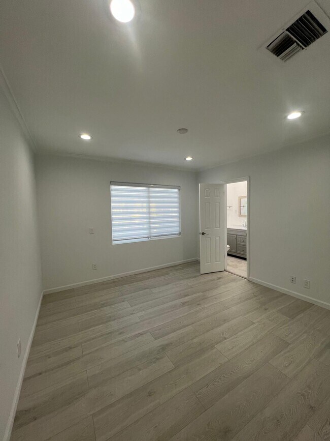 Foto del edificio - 914 S Holt Ave