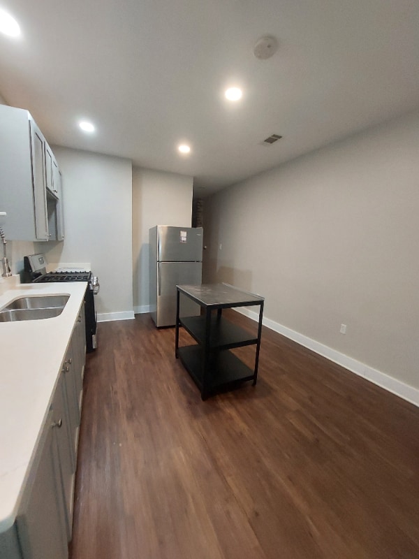 Building Photo - 2413 Painters St